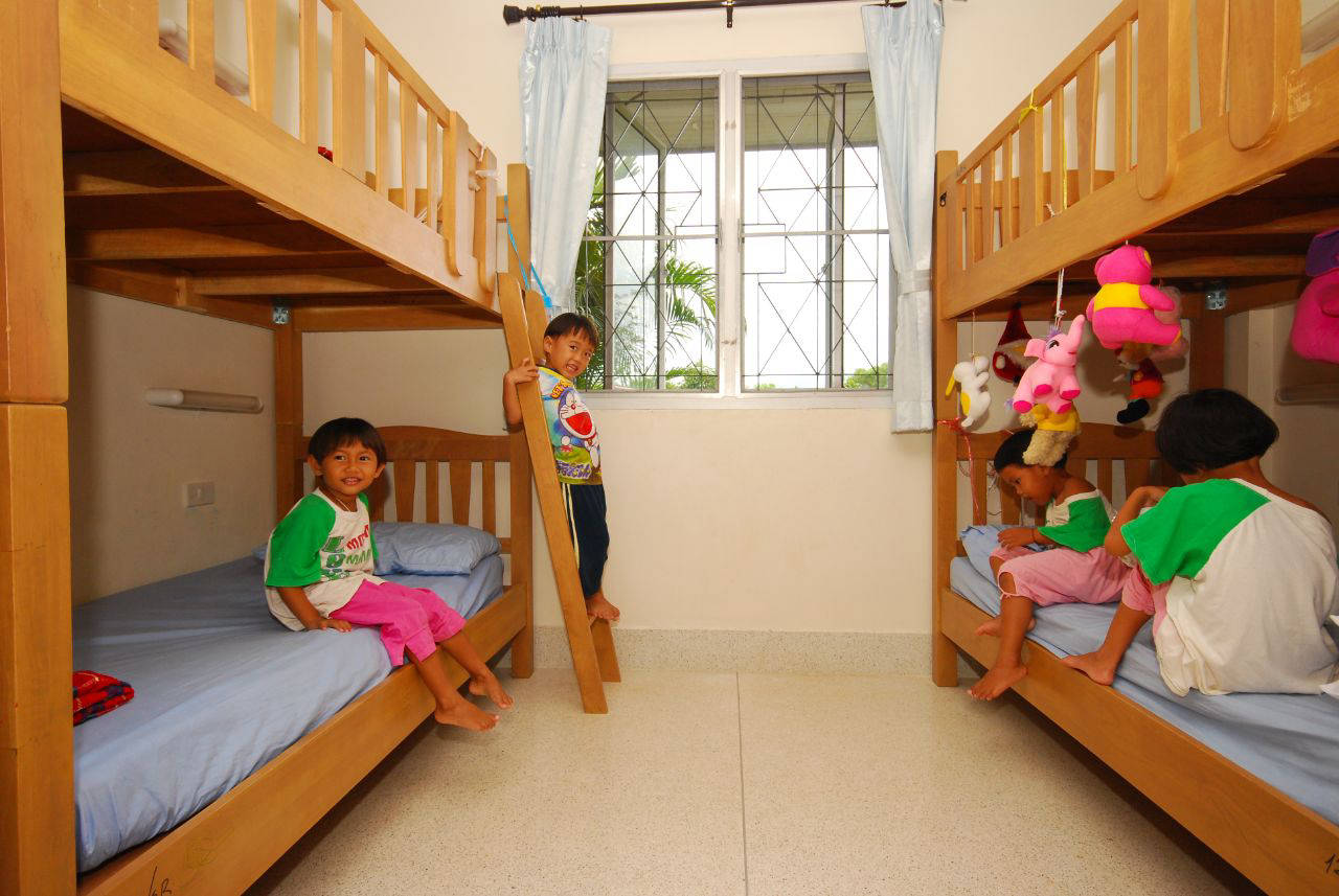 Phuket Sunshine Village - Children in their Room